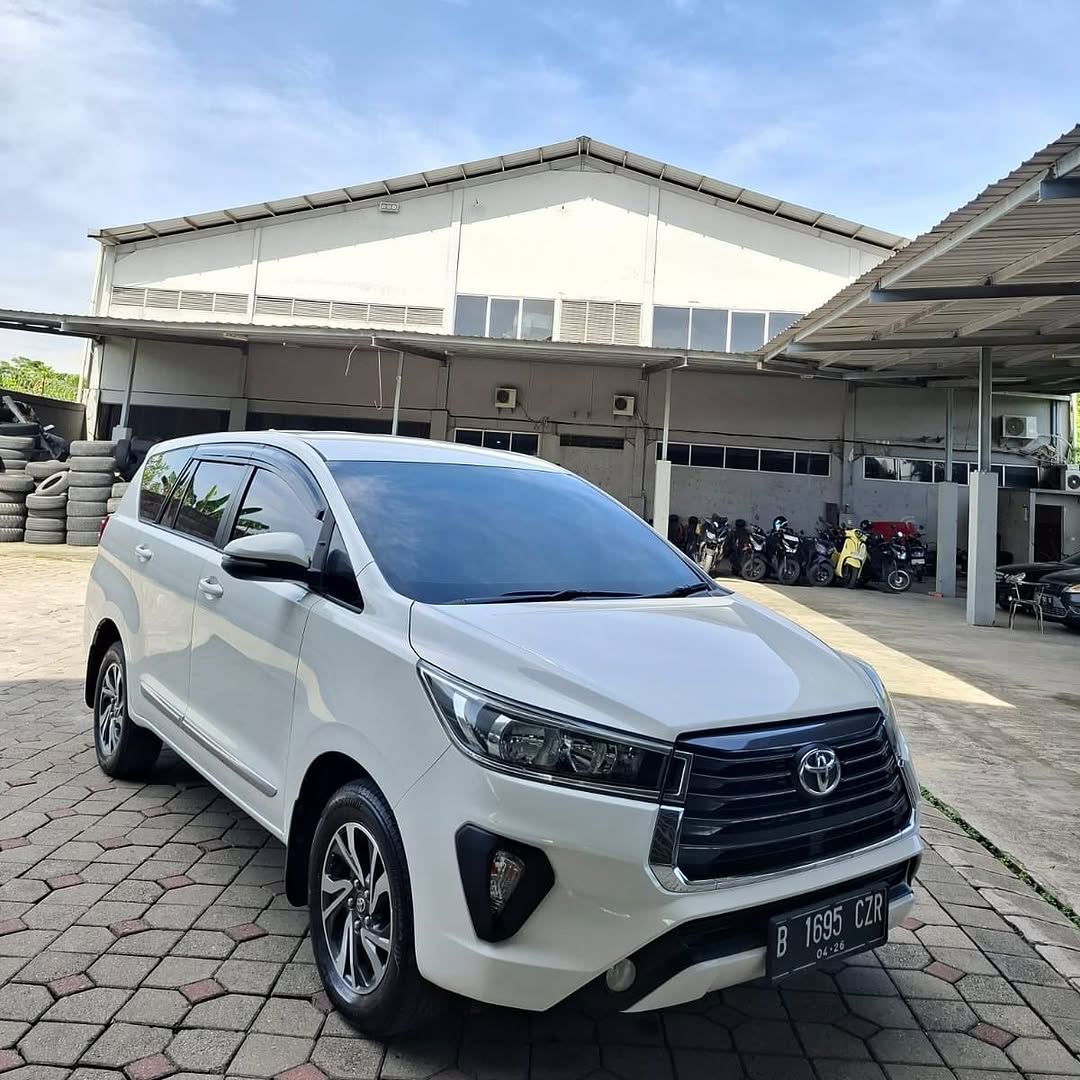 TOYOTA INNOVA 2.4 G AT 