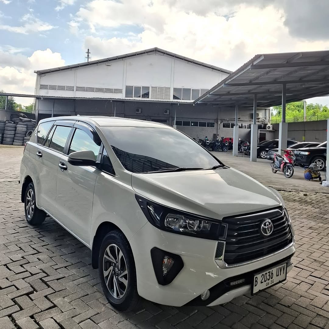 TOYOTA INNOVA 2.4 G MT 