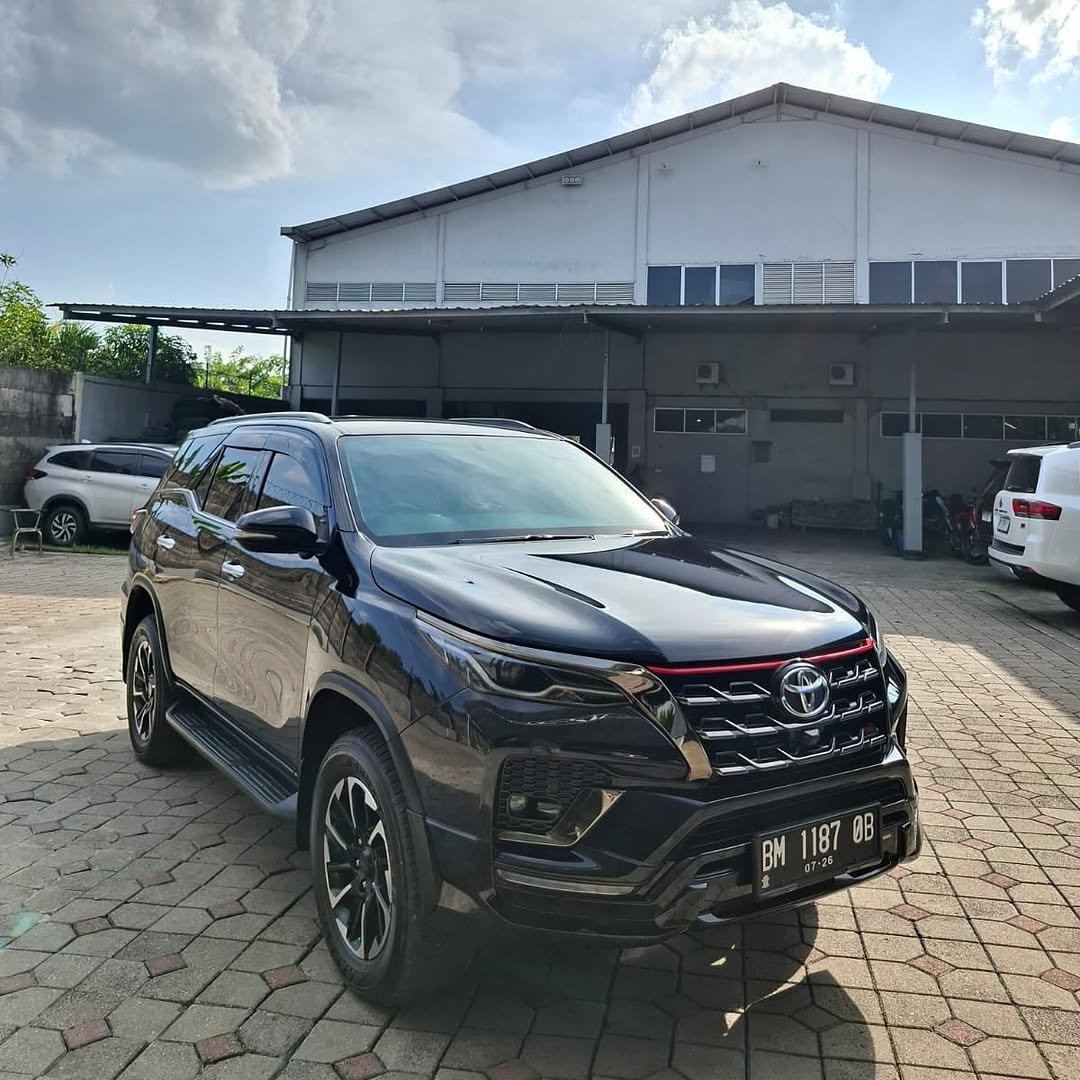 TOYOTA FORTUNER VRZ TRD AT 
