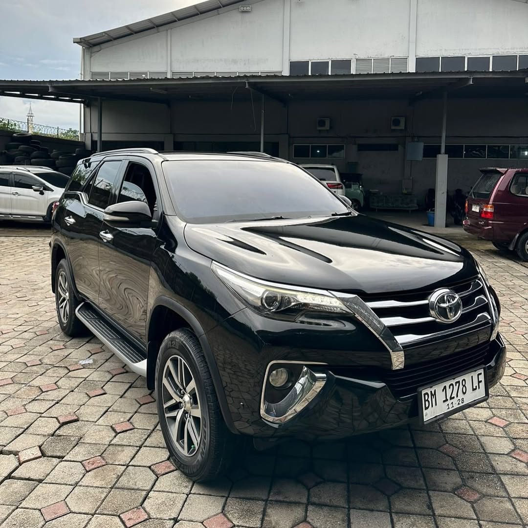 TOYOTA FORTUNER VRZ 4X2 AT 