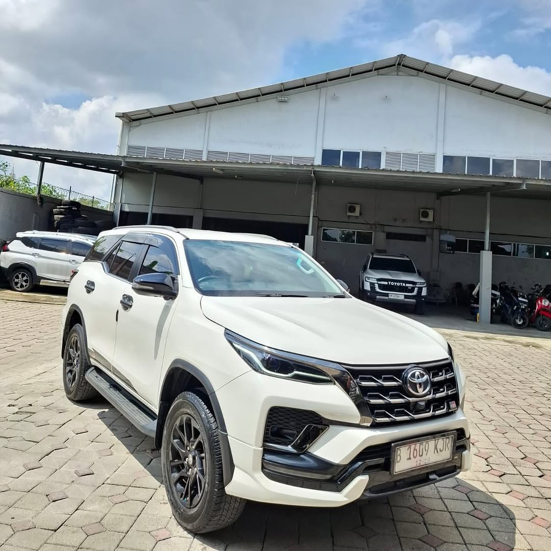 TOYOTA FORTUNER VRZ 2.8 GR AT  