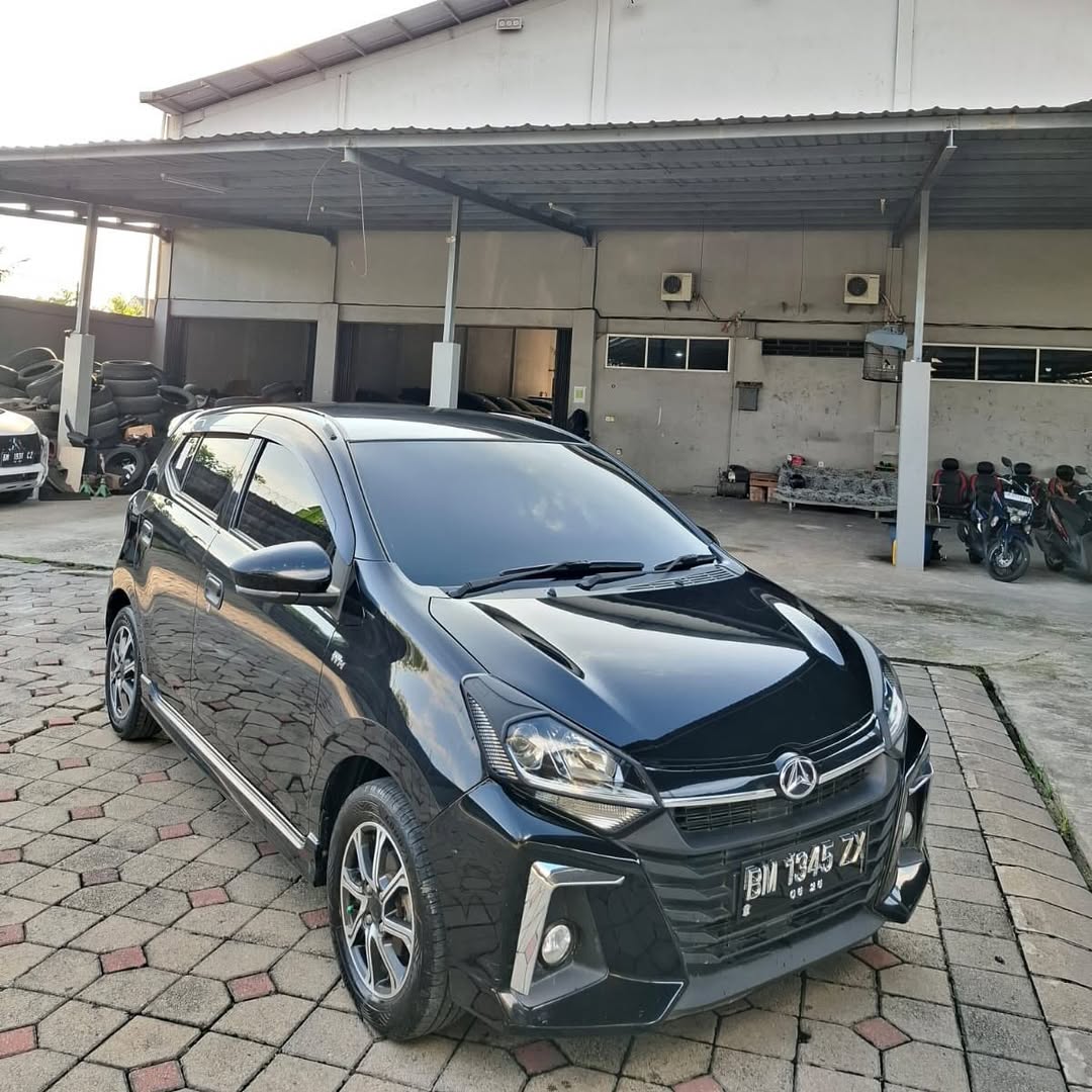 DAIHATSU AYLA R DELUXE AT  Hatchback 