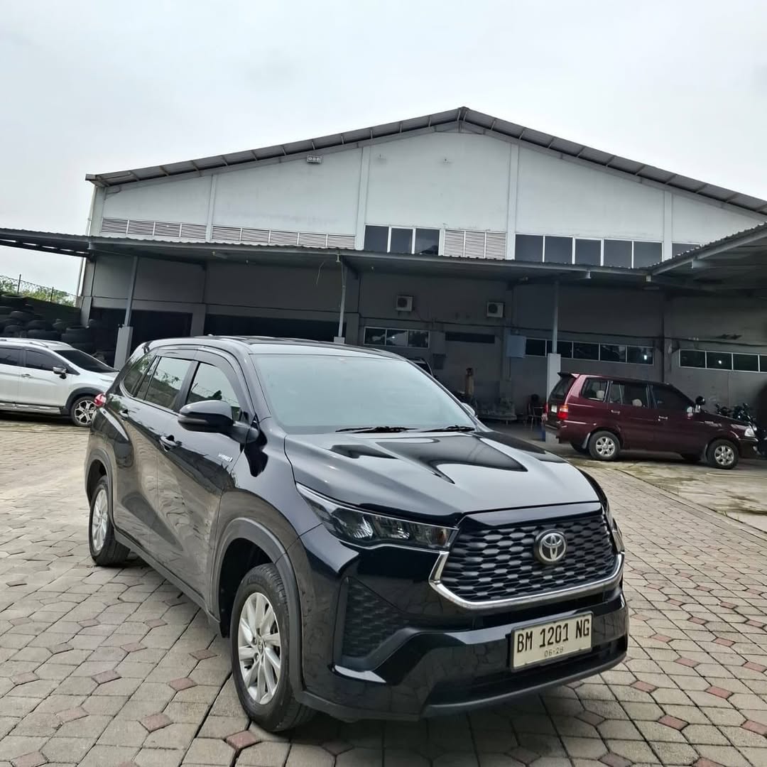 TOYOTA ZENIX G HYBRID CVT AT 