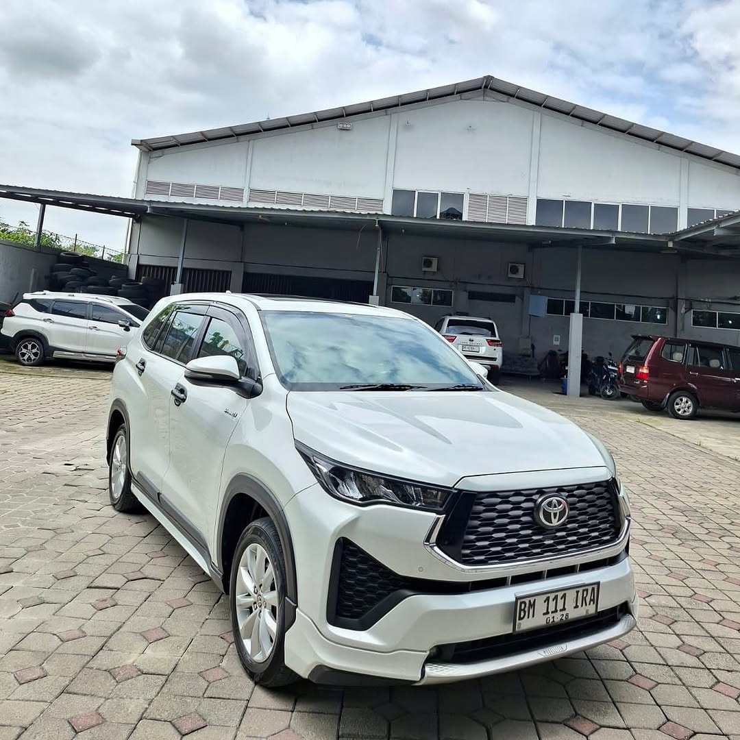 TOYOTA ZENIX V HYBRID MODELISTA CVT AT 