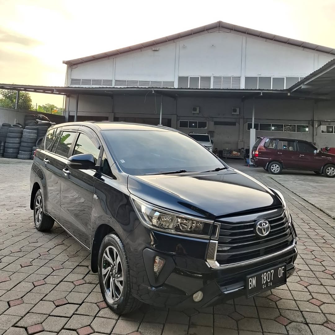 TOYOTA INNOVA 2.0 G MT  